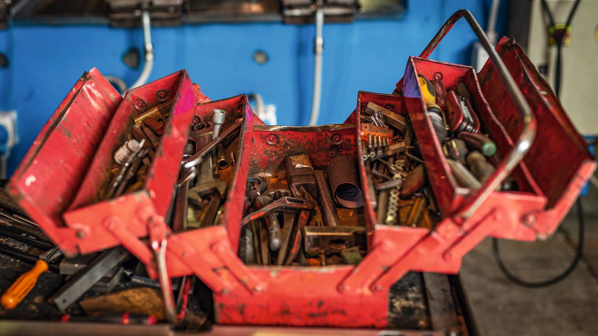 Aufgeklappter Werkzeugkasten