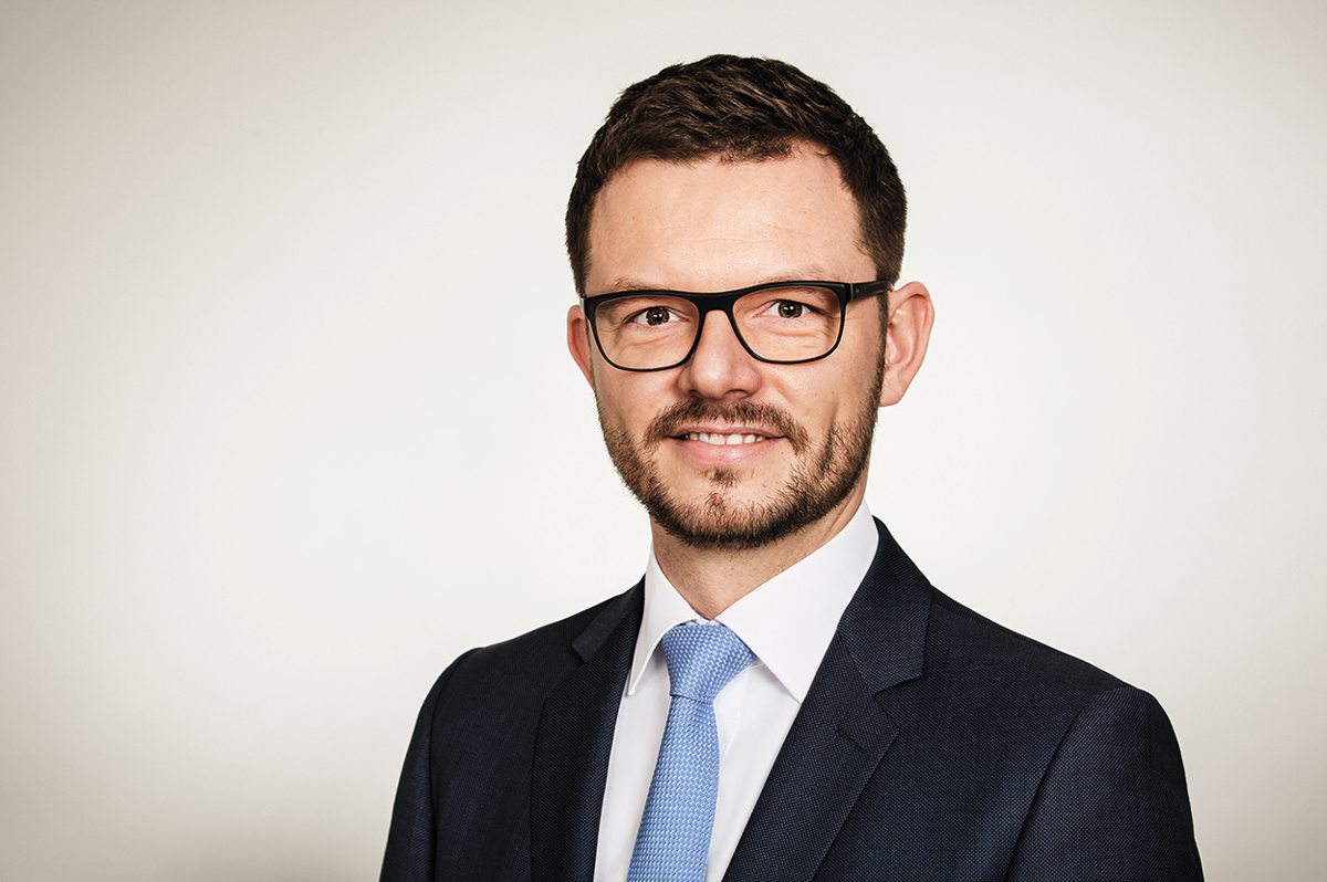 Dr. Carlo Thiel