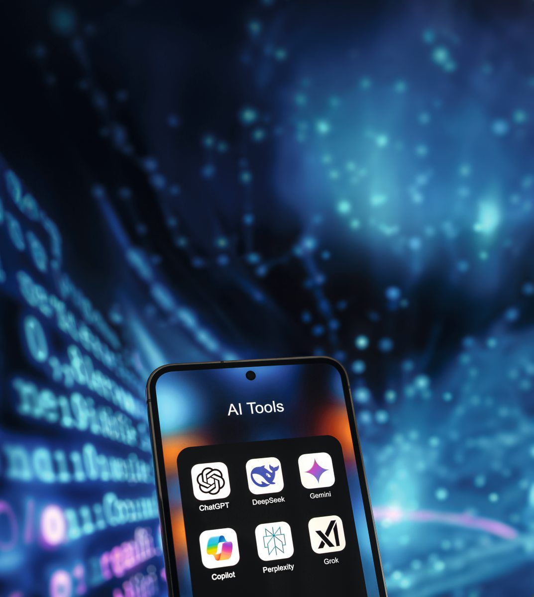 Verschiedene KI-Apps auf einem Smartphone