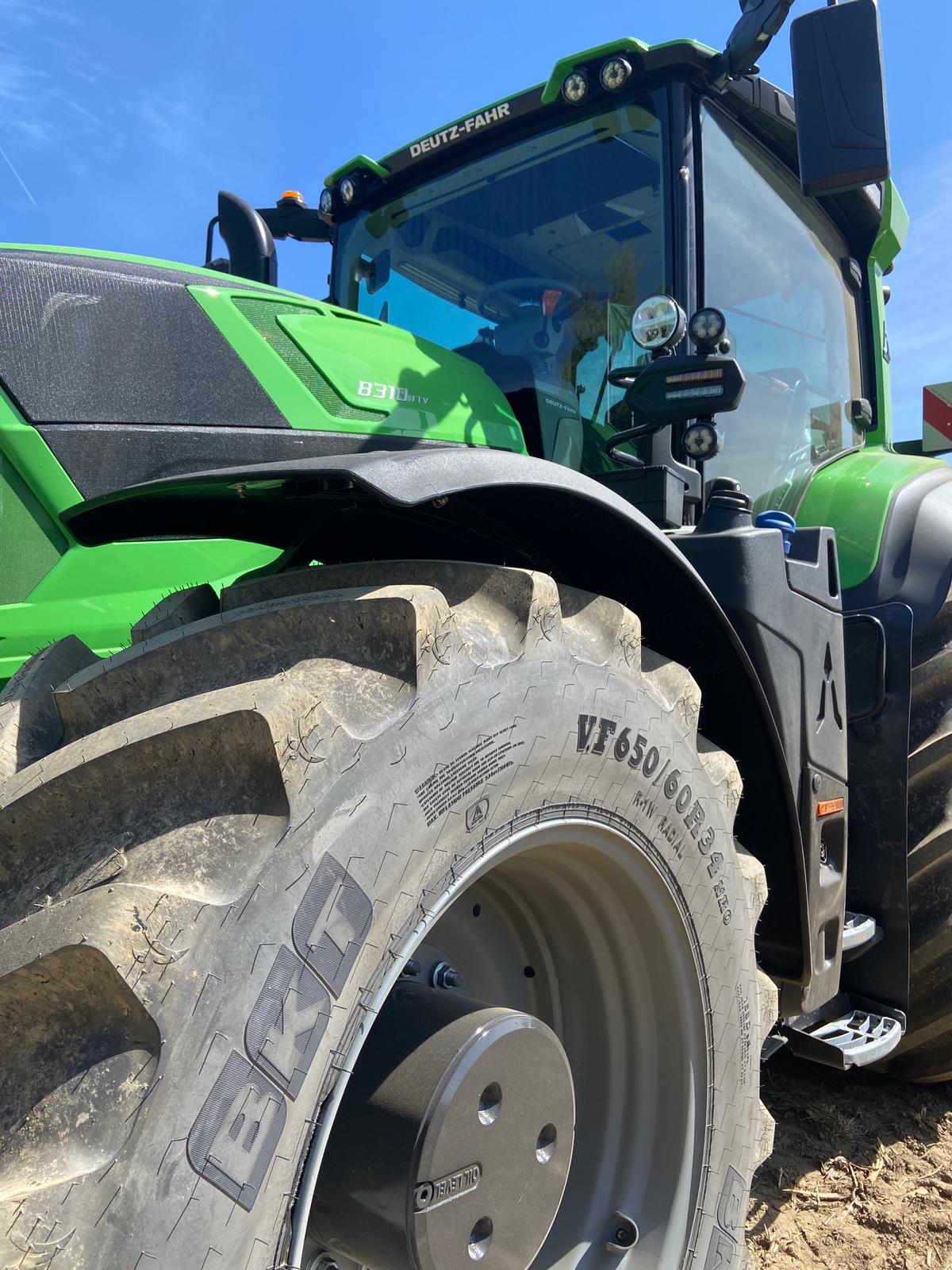 Traktor Deutz Fahr 8 Series TTV 