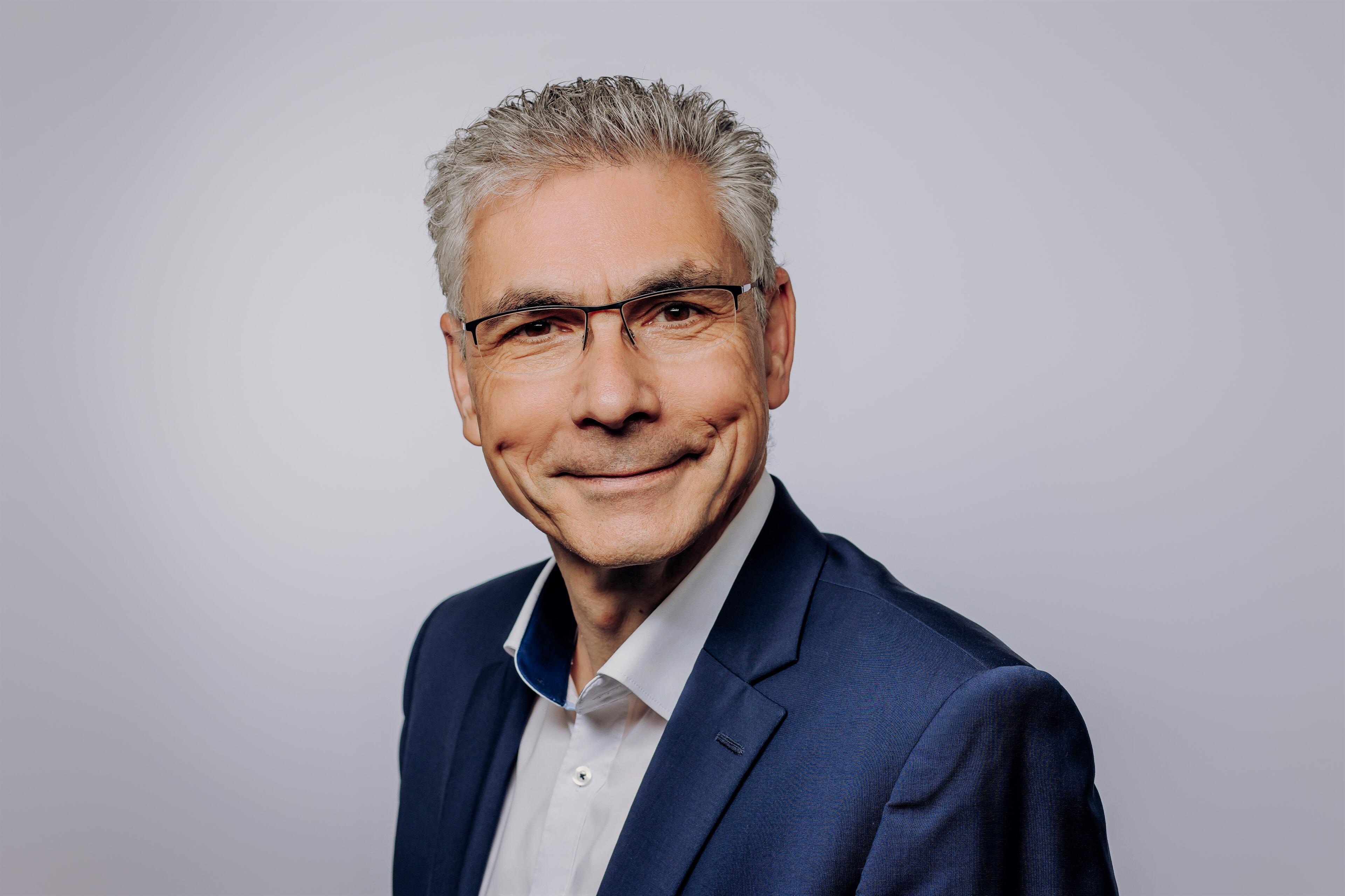 Portraitbild Dr. Frank Lorenz