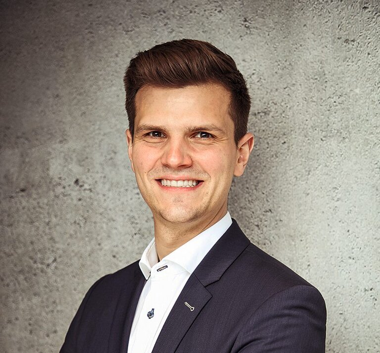 Dr. Jason Hayer