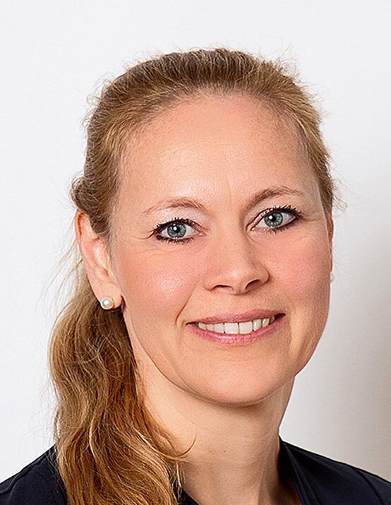 Dr. Janine Pelikan