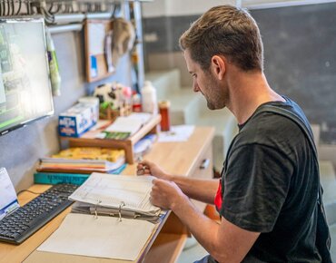 Landwirt im Agrarbüro