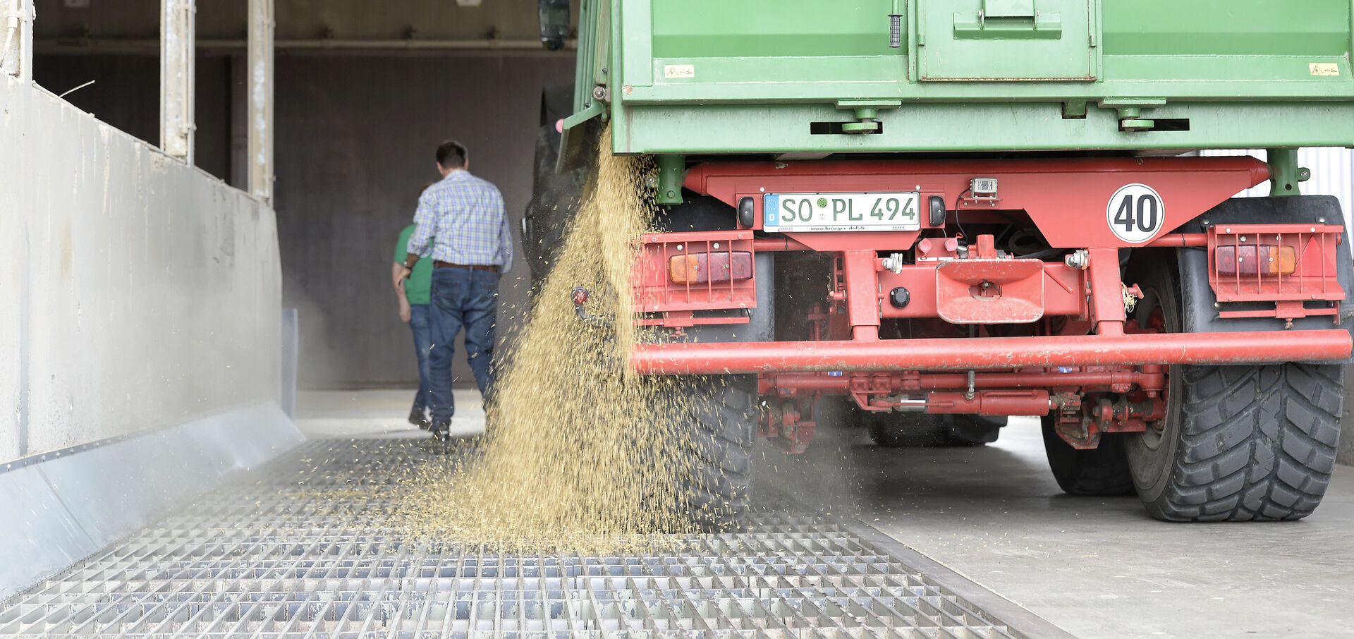 Getreide wird abgeladen