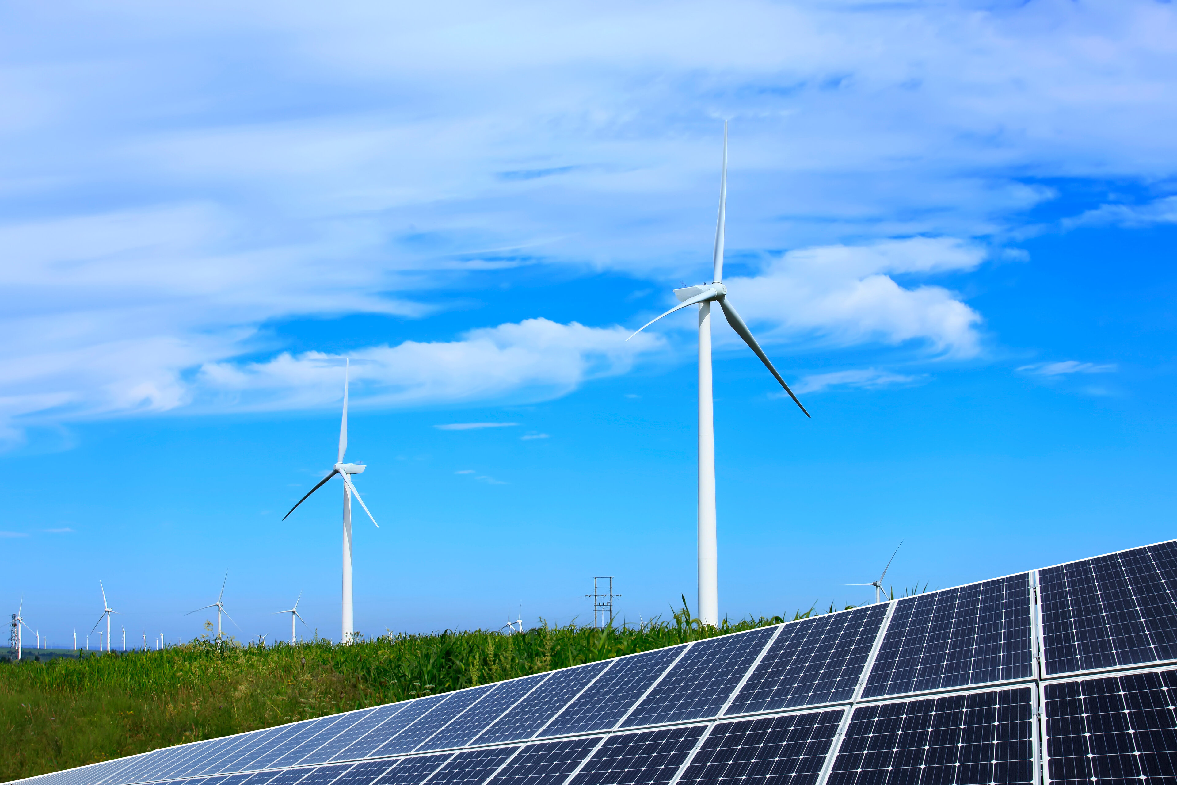Windkraft und Photovoltaikanlage