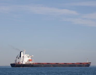 Frachtschiff mit Öl