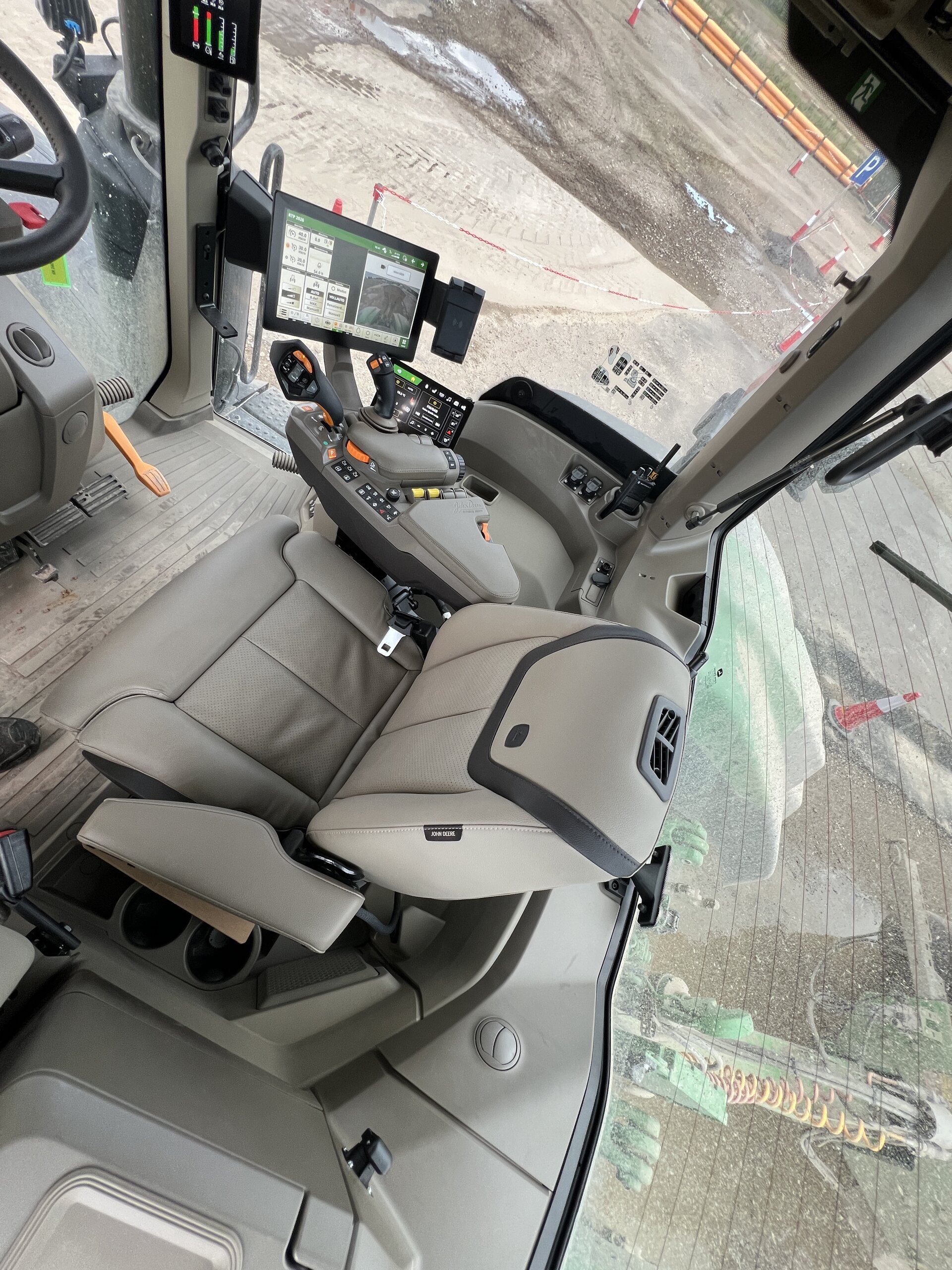 John Deere Traktormodell 6R Kabine