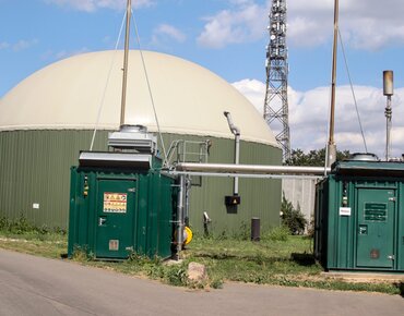Biogasanlage mit Strom Aggregaten 