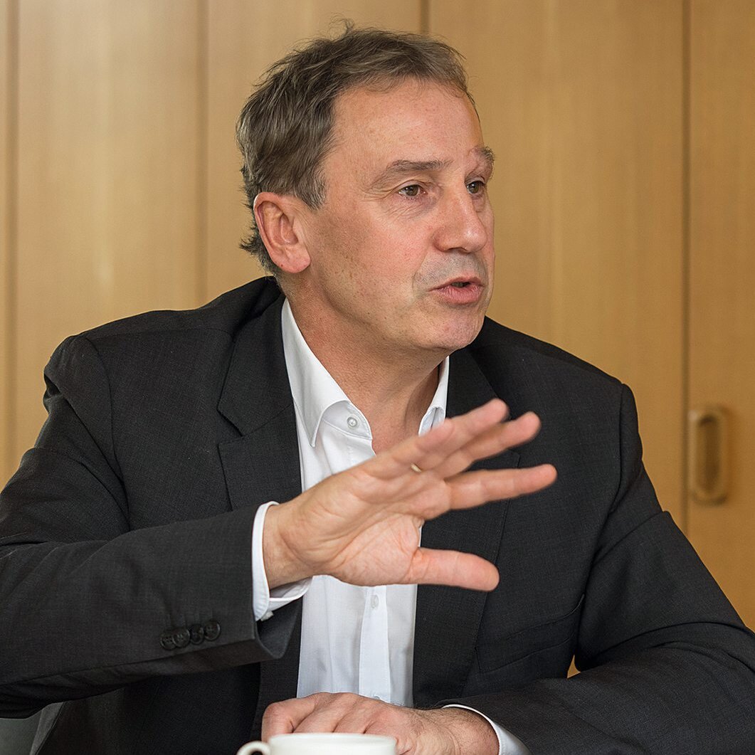 Portraitfoto Prof. Holger Thiele